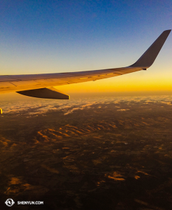 …net op tijd om de zonsondergang te zien op weg naar Auckland. (foto door danseres Lily Wang)