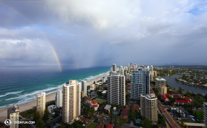 Hoe vaak zie je een dubbele regenboog? (foto door danser Ben Chen) 