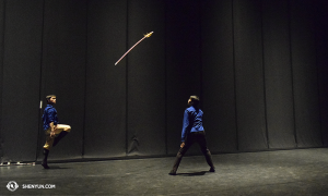 Dansers Jim Chen (links) en Jacky Pun oefenen in Aix-En-Provence, Frankrijk, voor de show. (foto door Ziyuan Fu)