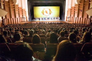 Curtain call in Bunkyo Civic Hall op 31 jan. in Tokyo.