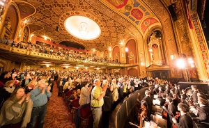 Dit jaar hadden we twee uitverkochte optredens in Rhode Island. Shen Yun sierde het podium van het 3.000 zitplaatsen tellende Providence Performing Arts Center, dat in het National Register of Historic Places staat.
