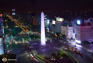 Toen ze in Argentinië waren voor tien voorstellingen van 1 - 11 maart nam Shen Yun Touring Company deze foto van de Obelisk van Buenos Aires. (Foto door danser Edwin Fu)