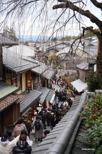 Konnichiwa, Kyoto! De groep komt in de stad aan voor de eerste van twee reeksen optredens (ze komen terug in februari).
