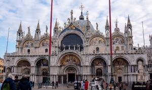 De beroemde gevel van de beroemdste kerk van Venetië, de San Marco-basiliek. Het werd in de 11e eeuw gebouwd.

(Foto door Andrew Fung)