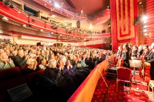 Shen Yun trad ook op in Oxford's New Theatre als onderdeel van een tournee van 10 steden door het Verenigd Koninkrijk.
