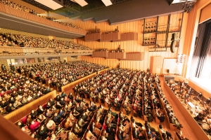 Een volle zaal in Shibuya, onderdeel van een record brekende tournee van 11 steden door Japan.