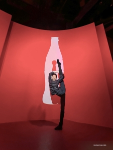De wereld van Coca-Cola in Atlanta, Georgia, wordt de gekozen bestemming! Deze favoriete plek is waar de geschiedenis van The Coca-Cola Company tot leven komt en haar wereldwijde reis wordt getoond. Het is een perfecte mix van educatie en verfrissing voor een dagje weg.