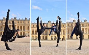 De grandeur van het paleis van Versailles inspireert de danseressen Olivia Zhang, Angelina Wang, Vivian Dong en Karla Lin om hun eigen artistieke schoonheid aan het tafereel toe te voegen.